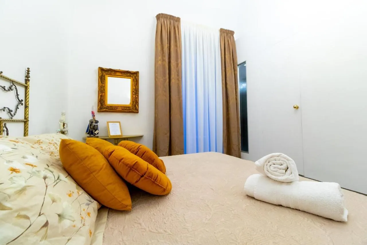 Bed & Breakfast Bed and Breakfast Pupi e Pupari Aeroporto di Catania Fontana Rossa Italia