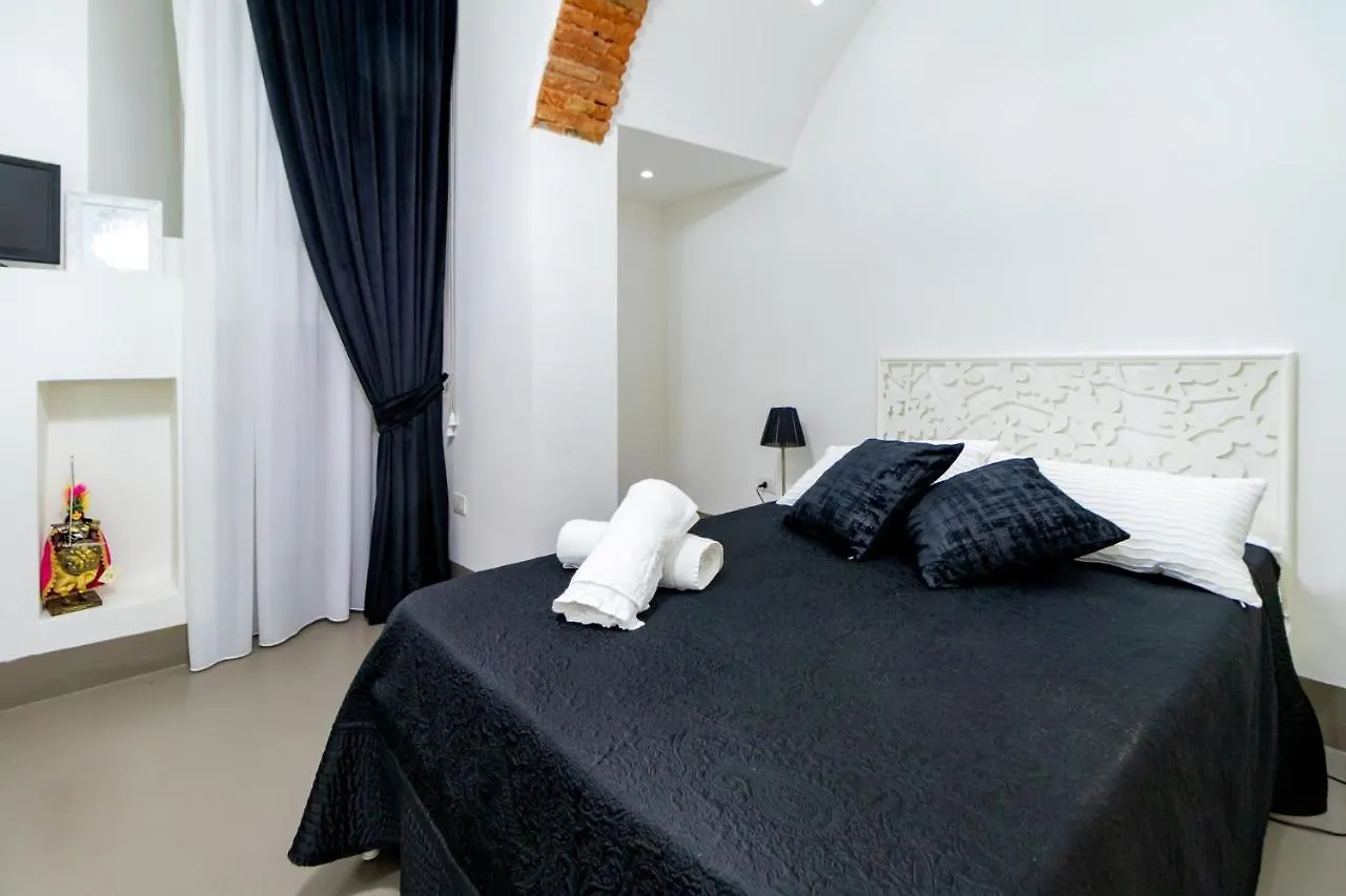 Bed and Breakfast Pupi e Pupari Aeroporto di Catania Fontana Rossa 0*,  Italia